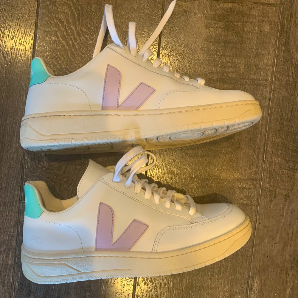 Veja size 39 sneakers